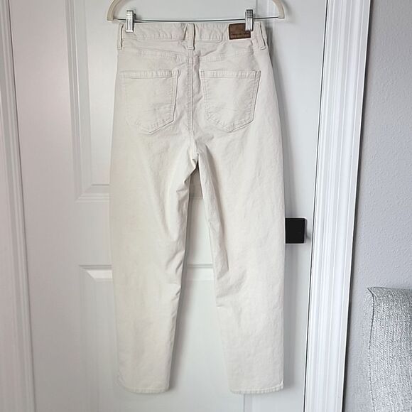 American Eagle Outfitters Mom Straight Leg Cream Corduroy Jeans - Size 4 - Picture 3 of 11
